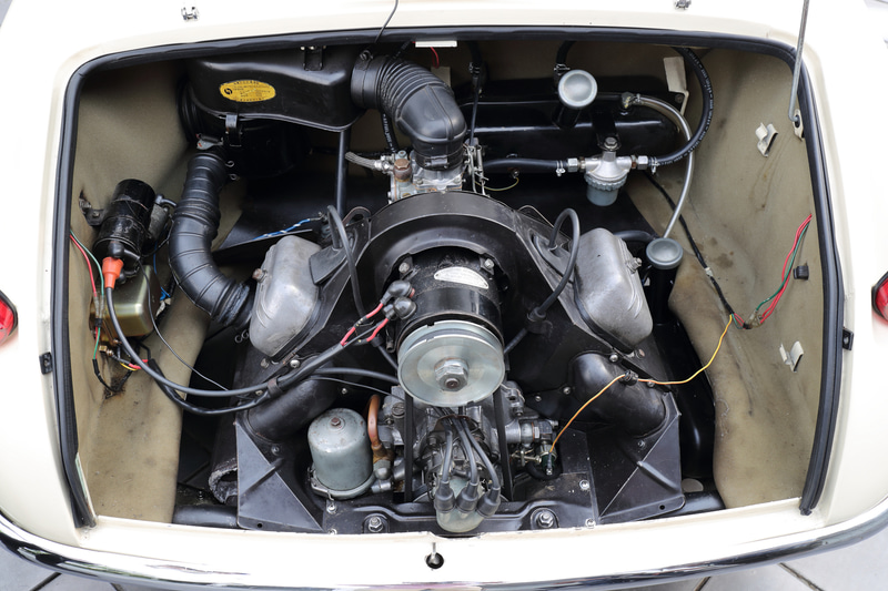 軽自動車初のV型2気筒4サイクルエンジン。日本初のトルコンATと組み合わせる