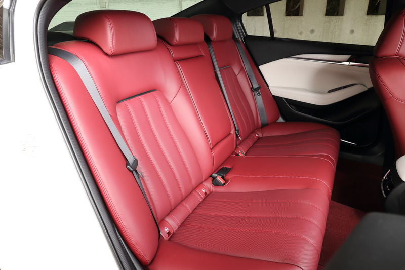 バーガンディのシート