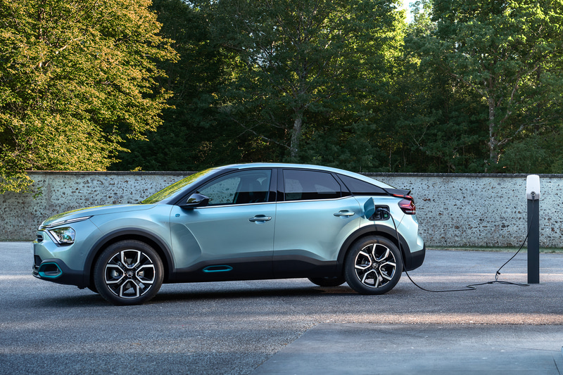 ピュアEVの新型「ë-C4」