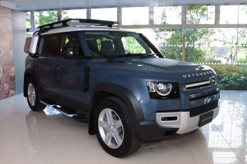 ボディカラーは「タスマンブルー」でルーフカラーは「ホワイト」