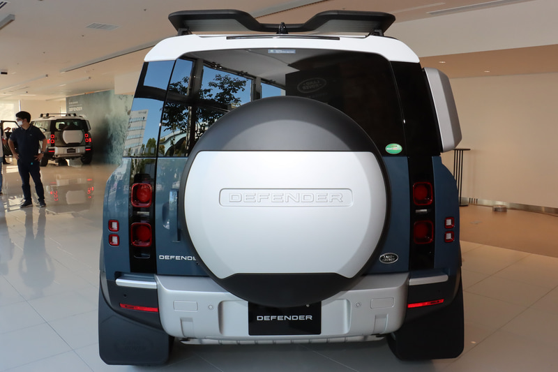 ボディカラーは「タスマンブルー」でルーフカラーは「ホワイト」