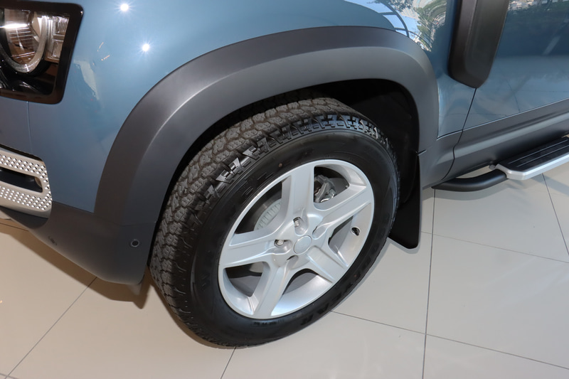 前後フェンダーに樹脂製の「ホイールアーチプロテクション」を追加