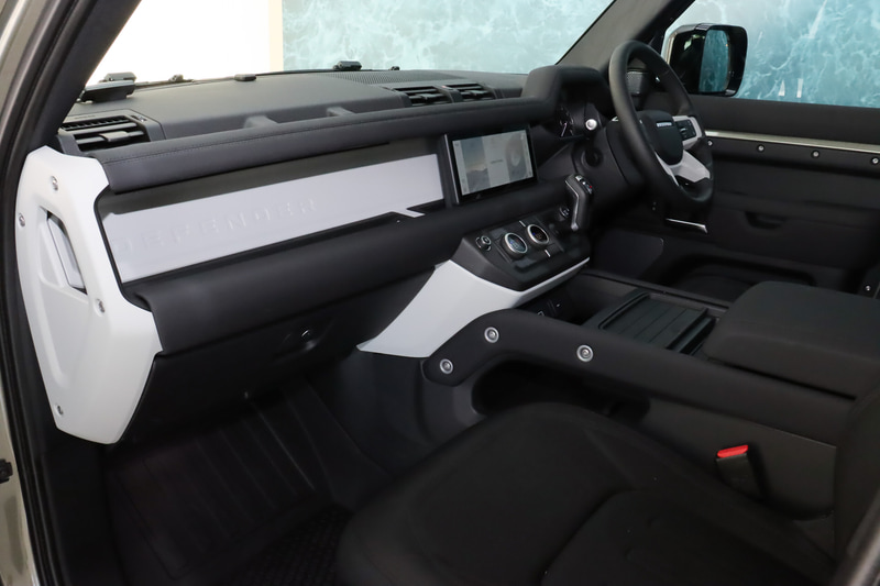 ディフェンダー 110のインパネ