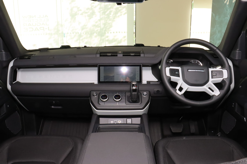 ディフェンダー 110のインパネ