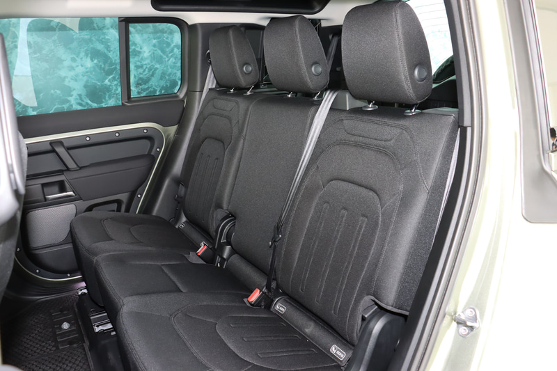 シート表皮は「エボニーファブリック」