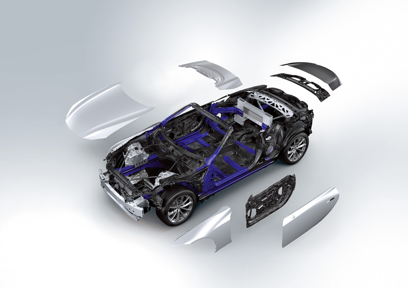 ボディ構造。ブレースの配置や形状に徹底的にこだわり、リアサスペンションタワーブレースや床下ブレースの結合部などには形状自由度が高く、軽量かつ高剛性なアルミダイキャストを採用。また、マグネシウムやアルミニウムなど軽量素材の最適な配置によって、高剛性と軽量化の両立に加え、優れた重量バランスを実現。さらに、リアに「パフォーマンスダンパー」を採用して、上質な乗り心地とドライバーの意図に忠実な優れた運動性能を実現させたとしている