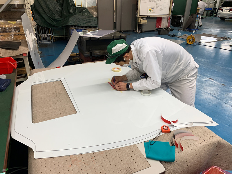 ロゴステッカーは切り抜きタイプ