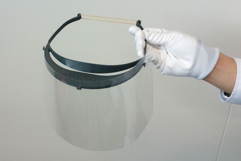 バイザーの材質はポリプロピレン、シールドはポリエチレンテレフタレート