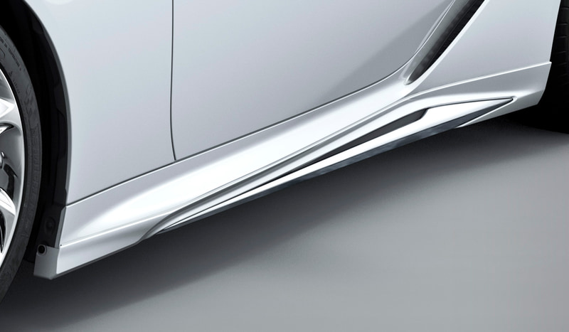 サイドスカート：16万5000円（塗装済み）、15万4000円（素地）