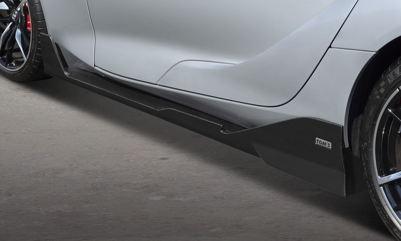 リヤディフューザー（税別28万円）は重量約4kgで、全長が約＋11mm、地上高が約－17mmとなる。写真は「トムス・バレル」と組み合わせるが純正マフラーにも対応