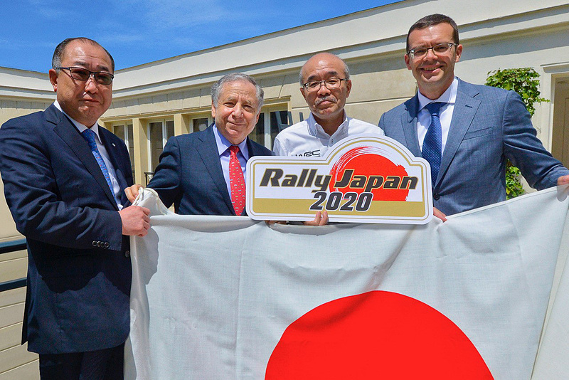 WRC 日本ラウンド「Rally Japan」2020年開催決定時に公開された写真。左から、日本自動車連盟モータースポーツ部長 村田浩一氏、国際自動車連盟会長 ジャン・トッド氏、招致準備委員会/株式会社サンズ代表 坂井正治氏、WRCプロモーター代表 オリバー・シースラ氏