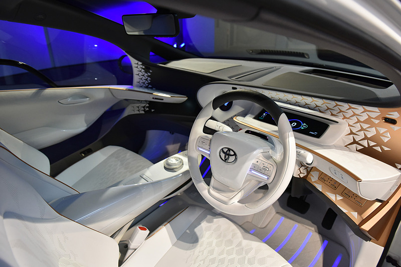 LQは実際に走行できるコンセプトカー。内装もきちんと作り込まれている