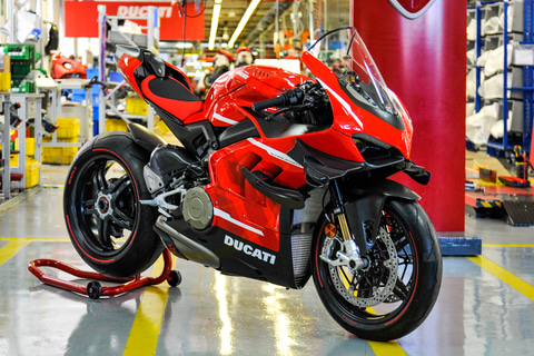 ドゥカティ、限定500台の「スーパーレッジェーラ V4」生産開始 - Car Watch