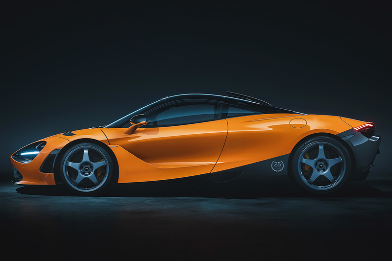 ロワーボディサイドパネルには「McLaren 25 Anniversary Le Mans」のロゴがあしらわれる。F1 GTRの59号車が履いていた5本スポークを模したLMホイールには「Le Mans」の刻印入り。ゴールドカラーのブレーキキャリーパーを装備