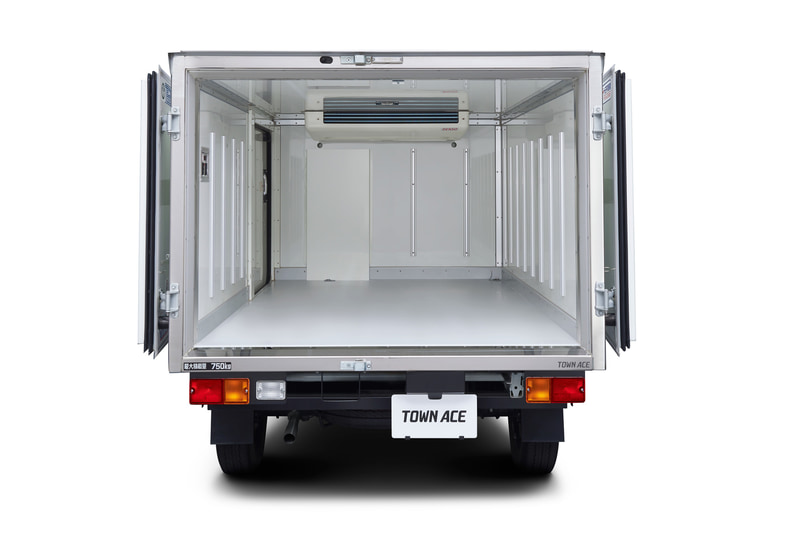 TECS 中温冷凍車の庫内（オプション装着車）