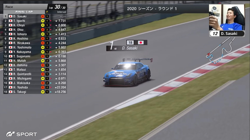 最終ラップを走行する12号車「GT-R ニスモ GT3」の佐々木大樹選手