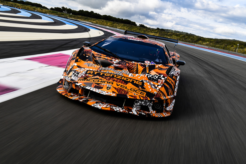 ついに開発が完了したというランボルギーニSCV12