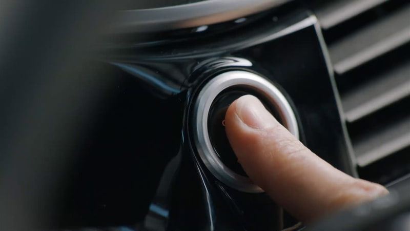 エンジンスタートスイッチを押すだけでよい