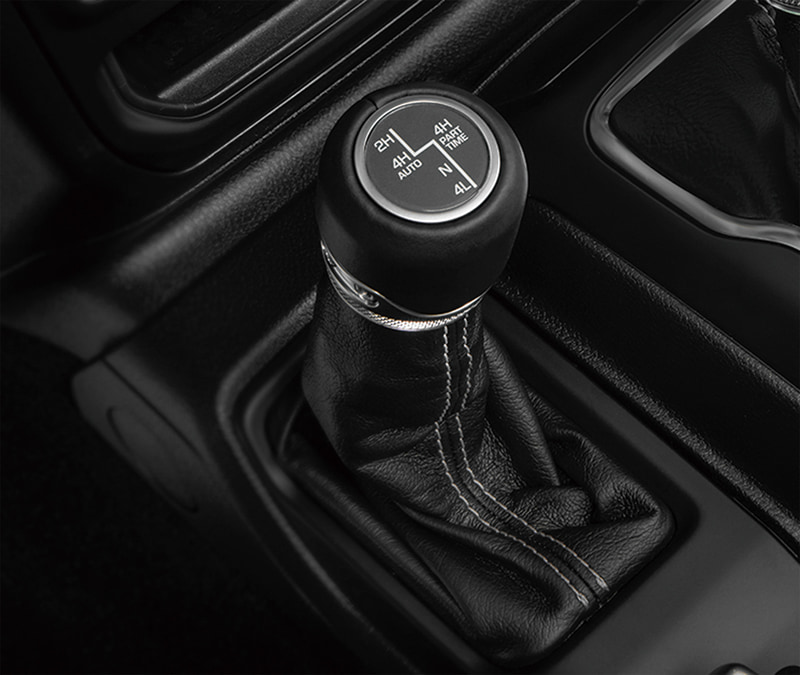 セレクトラックフルタイム 4×4システム