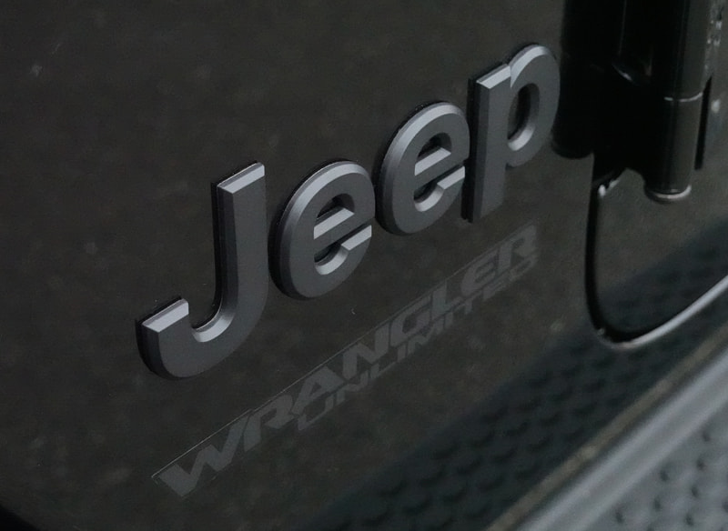 マットブラックJeepバッヂ