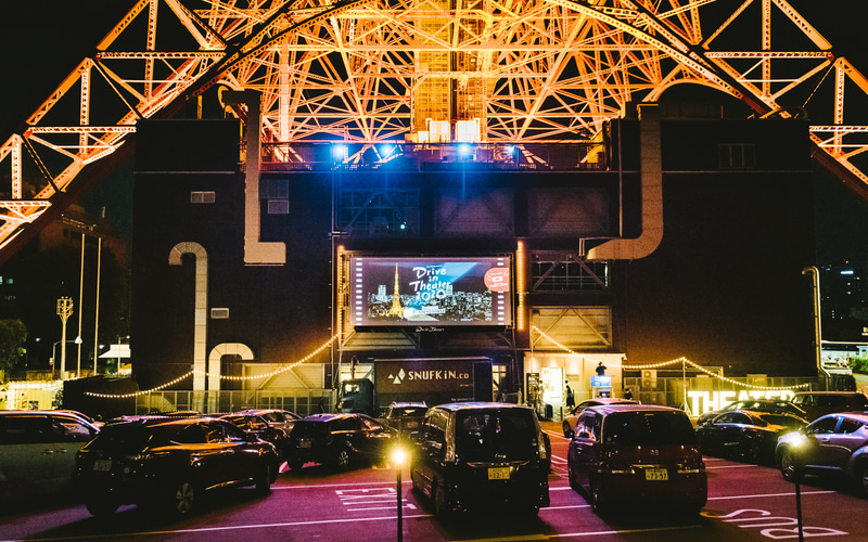 東京タワーで実施されたドライブインシアターの模様