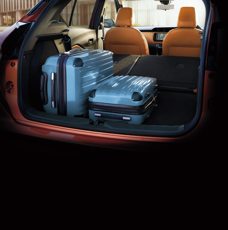Mサイズのスーツケース（675×452×250mm）を4個積載できる広さを実現したラゲッジルーム