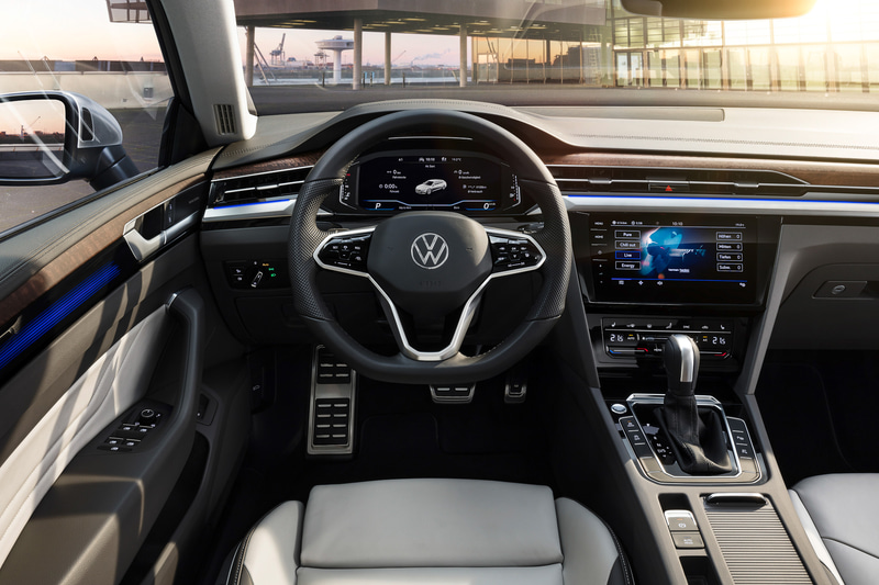 アルテオン シューティングブレーク エレガンスの内装とシート