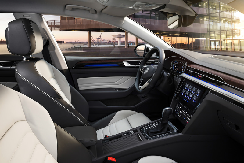 アルテオン シューティングブレーク エレガンスの内装とシート