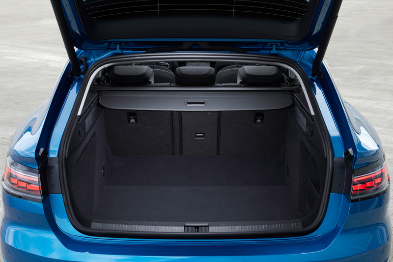 アルテオン シューティングブレークのラゲッジ。容量は565L～1632L