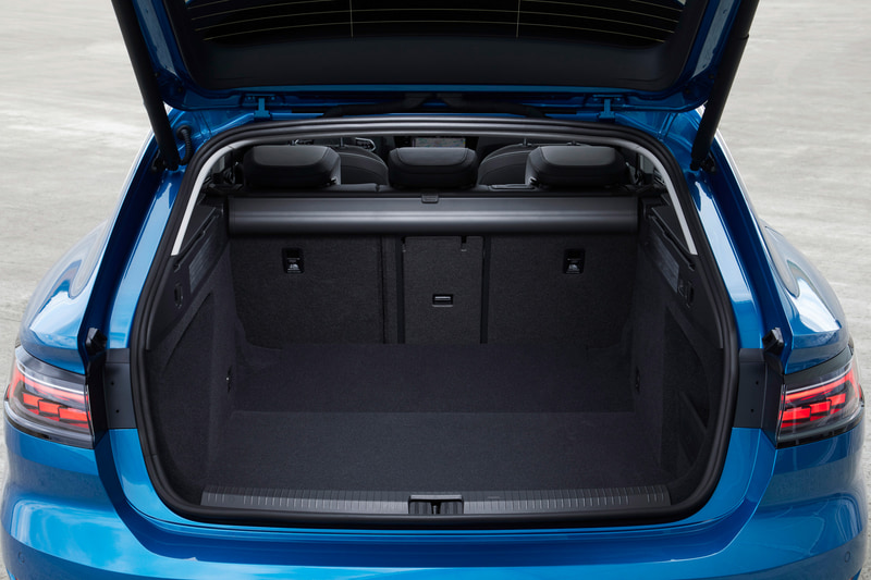 アルテオン シューティングブレークのラゲッジ。容量は565L～1632L