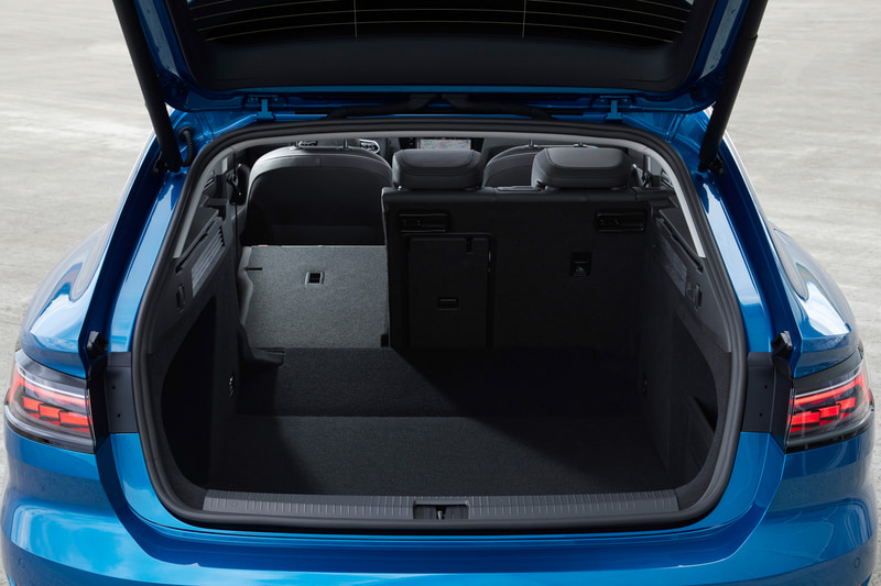 アルテオン シューティングブレークのラゲッジ。容量は565L～1632L