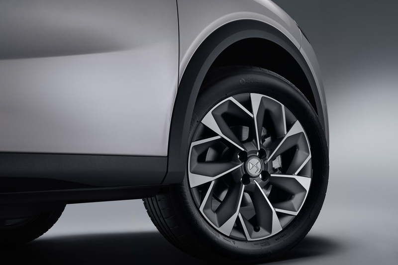 18インチのKYOTOアルミホイールを装着