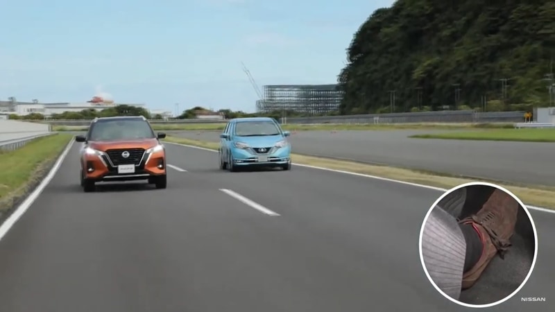 高速道路の追い越しシーンを再現