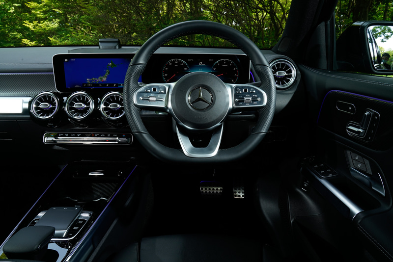 対話型インフォテインメントシステム「MBUX」を採用するインテリア