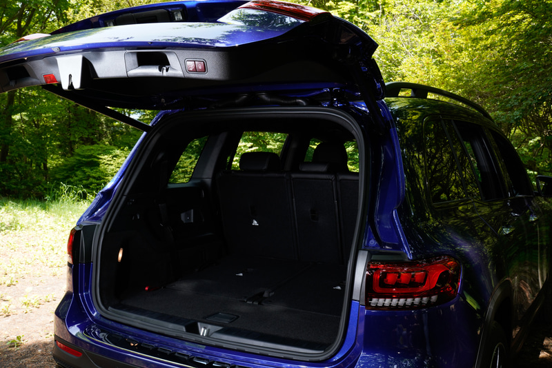 「EASY-PACK自動開閉式テールゲート」を標準採用