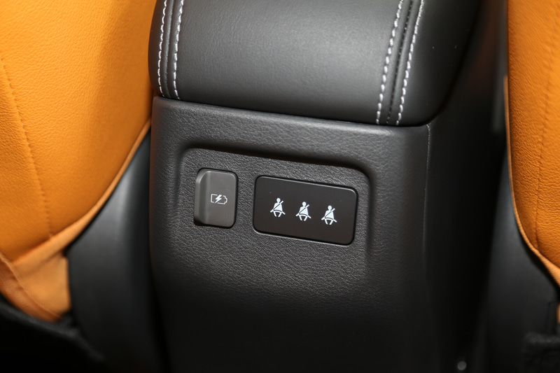 後席用USB電源ソケットは1個。前席にも1個用意される