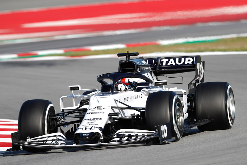 本田技研工業がパワーユニットを提供するのは、アストンマーティン・レッドブル・レーシング（左）と、レッドブル・トロロッソ・ホンダからチーム名が変更になったスクーデリア・アルファタウリ・ホンダ（右）の2チーム