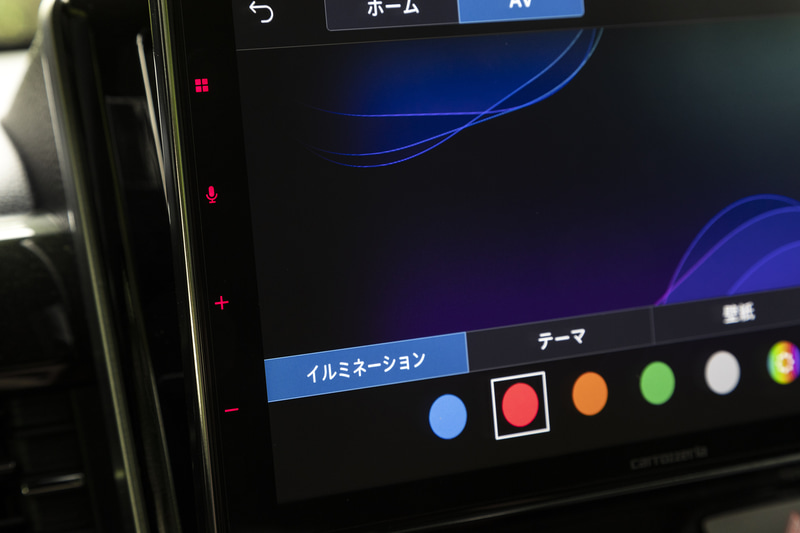 イルミネーションは本体左のボタン部分が対象となる
