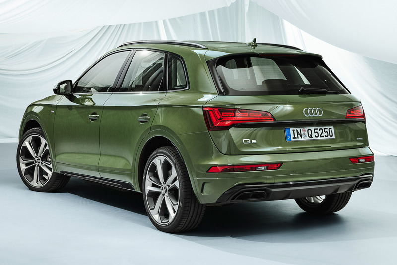 新型Q5。写真はS-LINEのブラックパッケージ