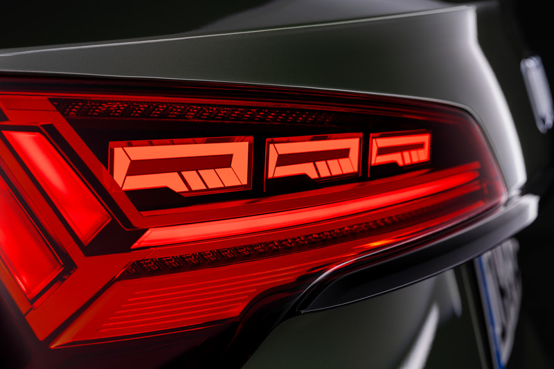 デジタルOLEDを活用したさまざまな表示パターン