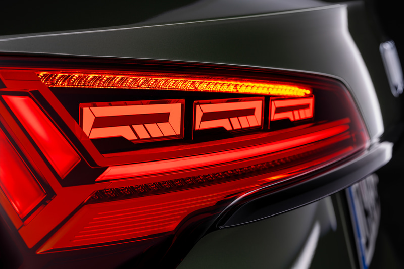 デジタルOLEDを活用したさまざまな表示パターン