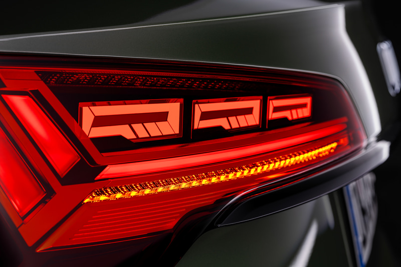 デジタルOLEDを活用したさまざまな表示パターン