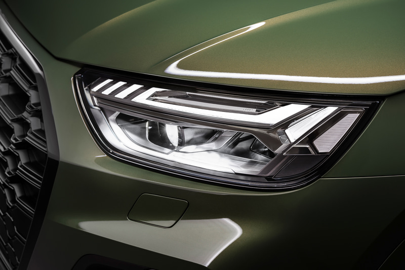 デイライトを搭載するなどヘッドライトも多彩な表現