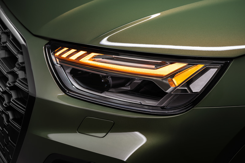 デイライトを搭載するなどヘッドライトも多彩な表現