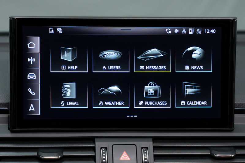 タッチディスプレイでカーナビはもちろん、各種設定も変更可能。カーナビは音声入力にも対応する