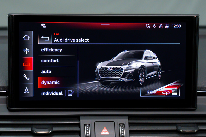 タッチディスプレイでカーナビはもちろん、各種設定も変更可能。カーナビは音声入力にも対応する