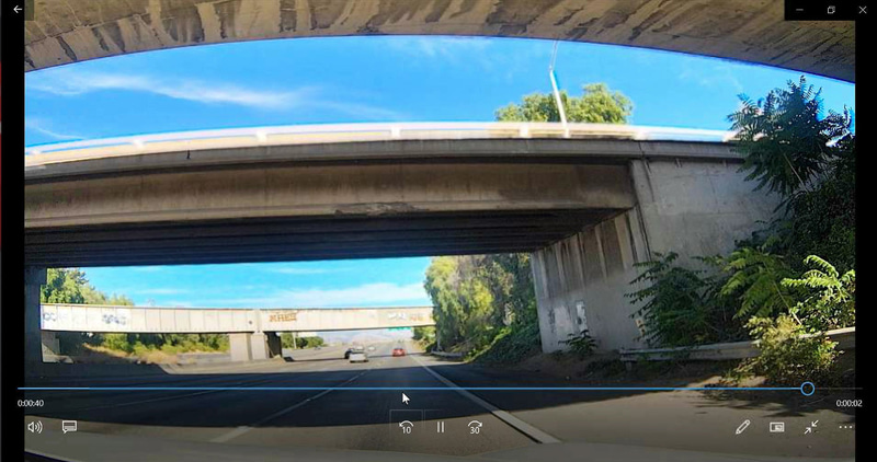 OX03C10のHDRを利用している例。橋の下の暗いところと明るいところがきっちりと撮影できていることが分かる