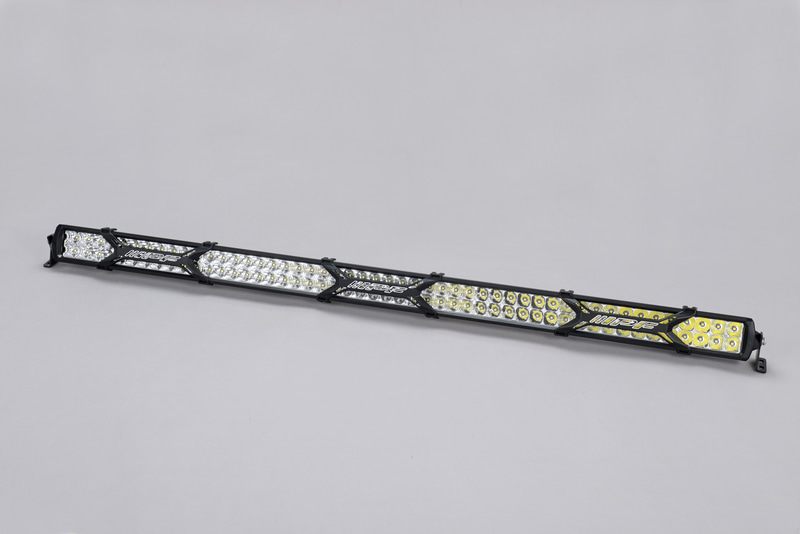 ハイエース取り付け指定品となっているのが「652SD」（600Sシリーズ 50インチ ダブルロー）、明るさ：2万6500lm/27万6000cd、色温度：6000K、消費電力：278W、重量：3500g、防水機能：IP68、単品価格：9万4000円（税別）