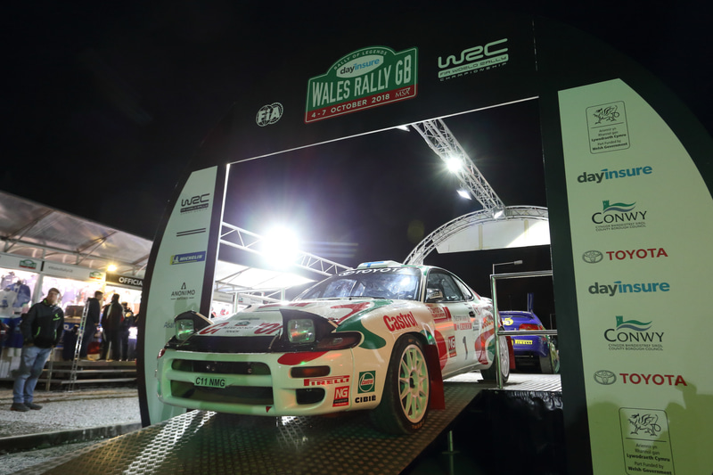 会場での展示、駐車場、SSへ向かう道、かつてWRCの世界で戦った日本の名車もよく見かけます