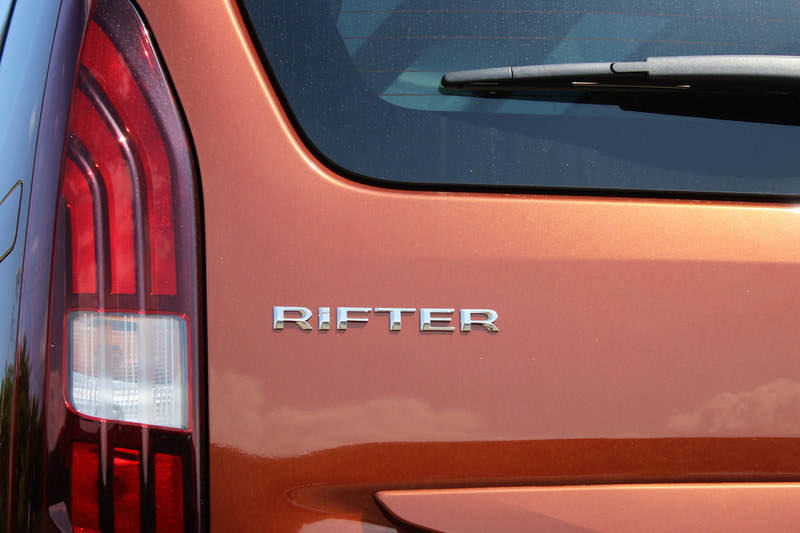 リアゲートはガラス部分のみを個別で開閉することが可能